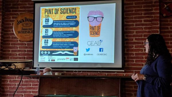 Marta Crous-Bou in the Pint of Science 2019 festival in Blanes