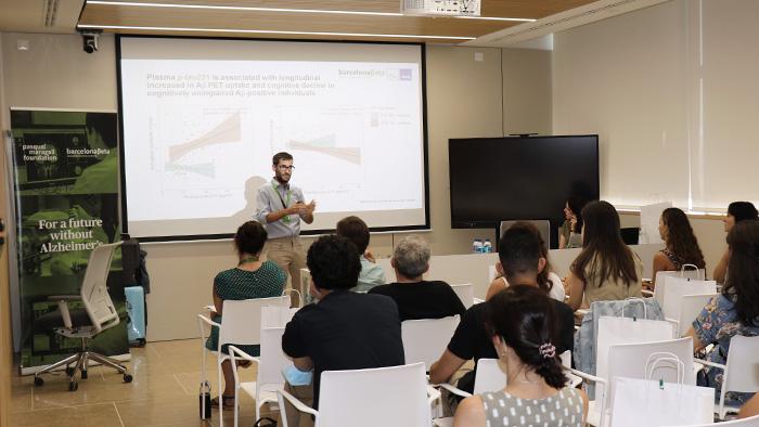 El Dr. Marc Suárez-Calvet presentó una charla centrada en biomarcadores en sangre del Alzheimer preclínico. 