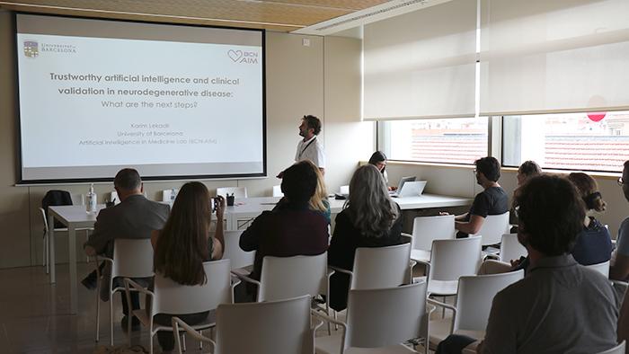 En esta primera jornada, el Dr. Karim Lekadir ha tratado las implicaciones, riesgos potenciales e implicaciones éticas del uso de la inteligencia artificial en las tecnologías aplicadas a la salud.